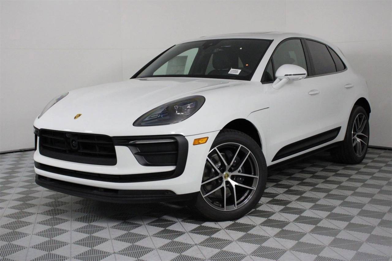 2025 Porsche Macan Base