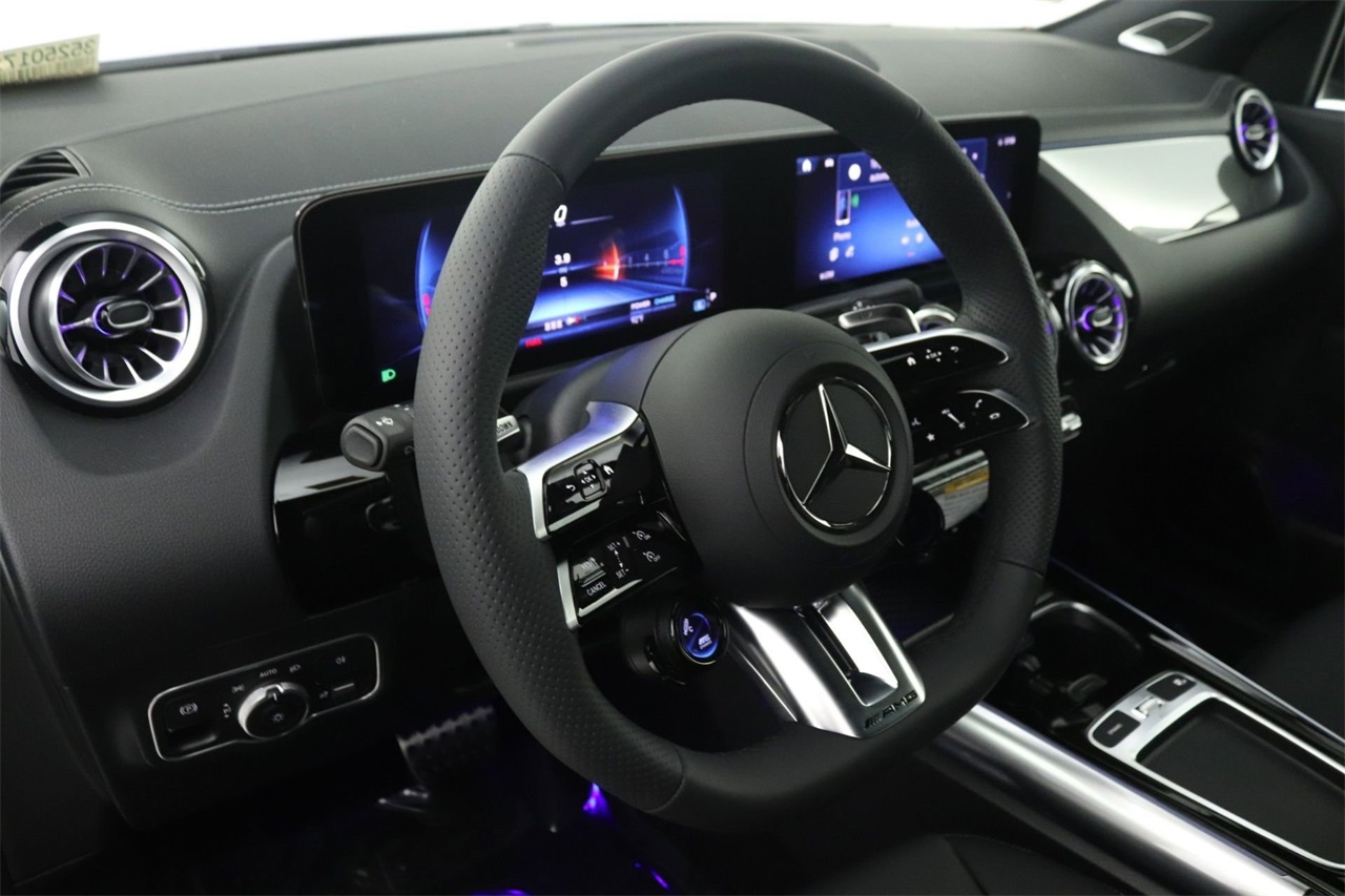 2025 Mercedes Benz GLA 35 AMG 4MATIC photo 4