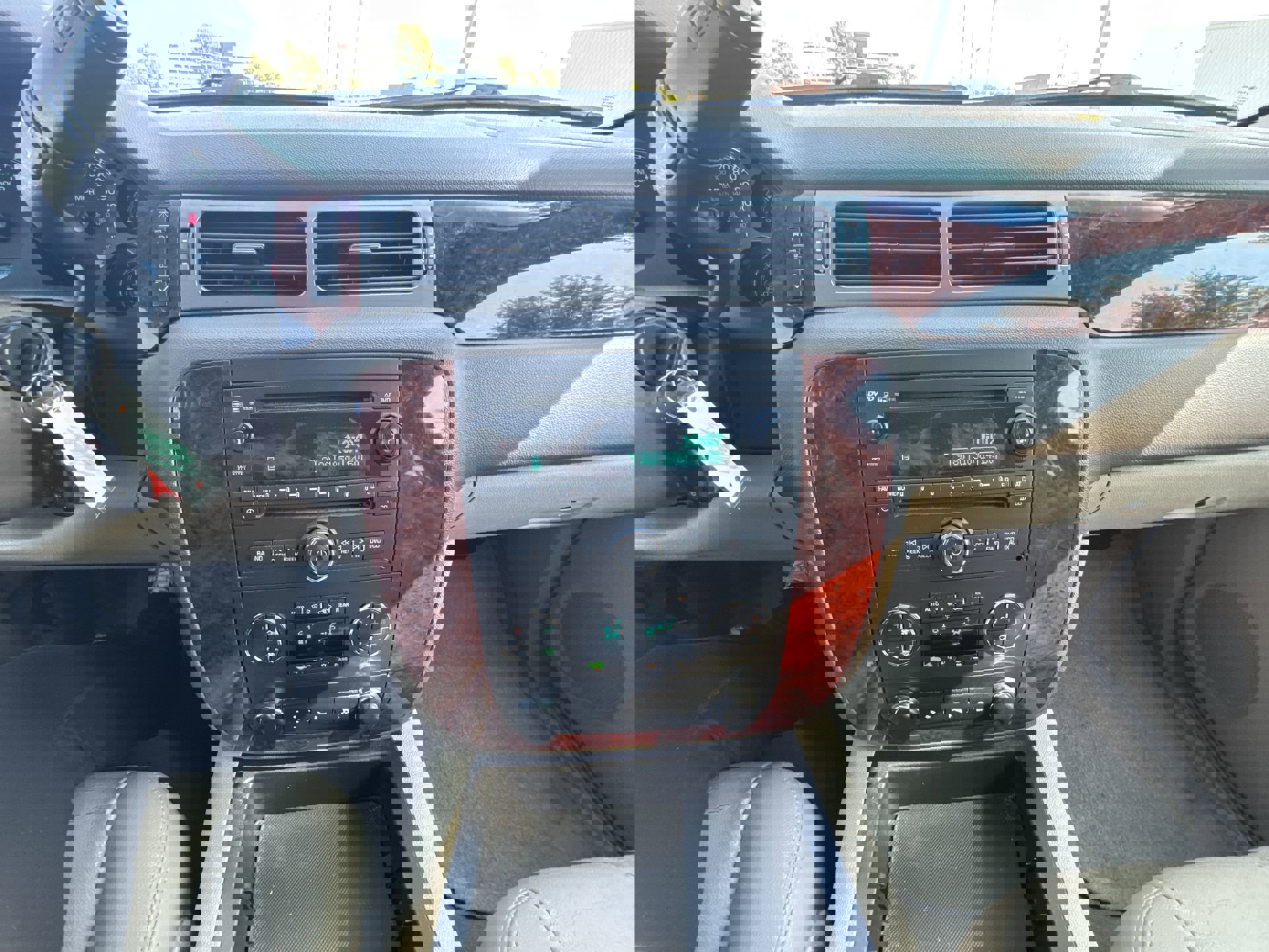 2013 Chevrolet Tahoe LT photo 12