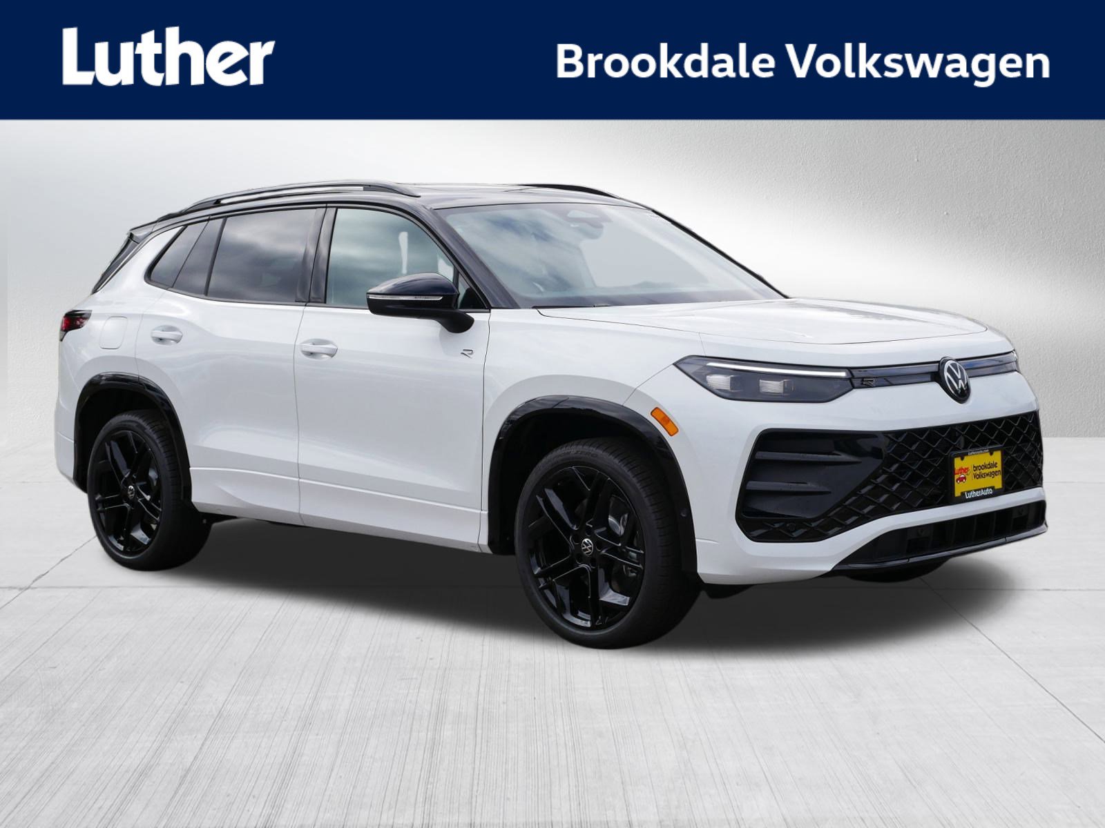 2026 Volkswagen Tiguan SE R-LINE BLACK's photo