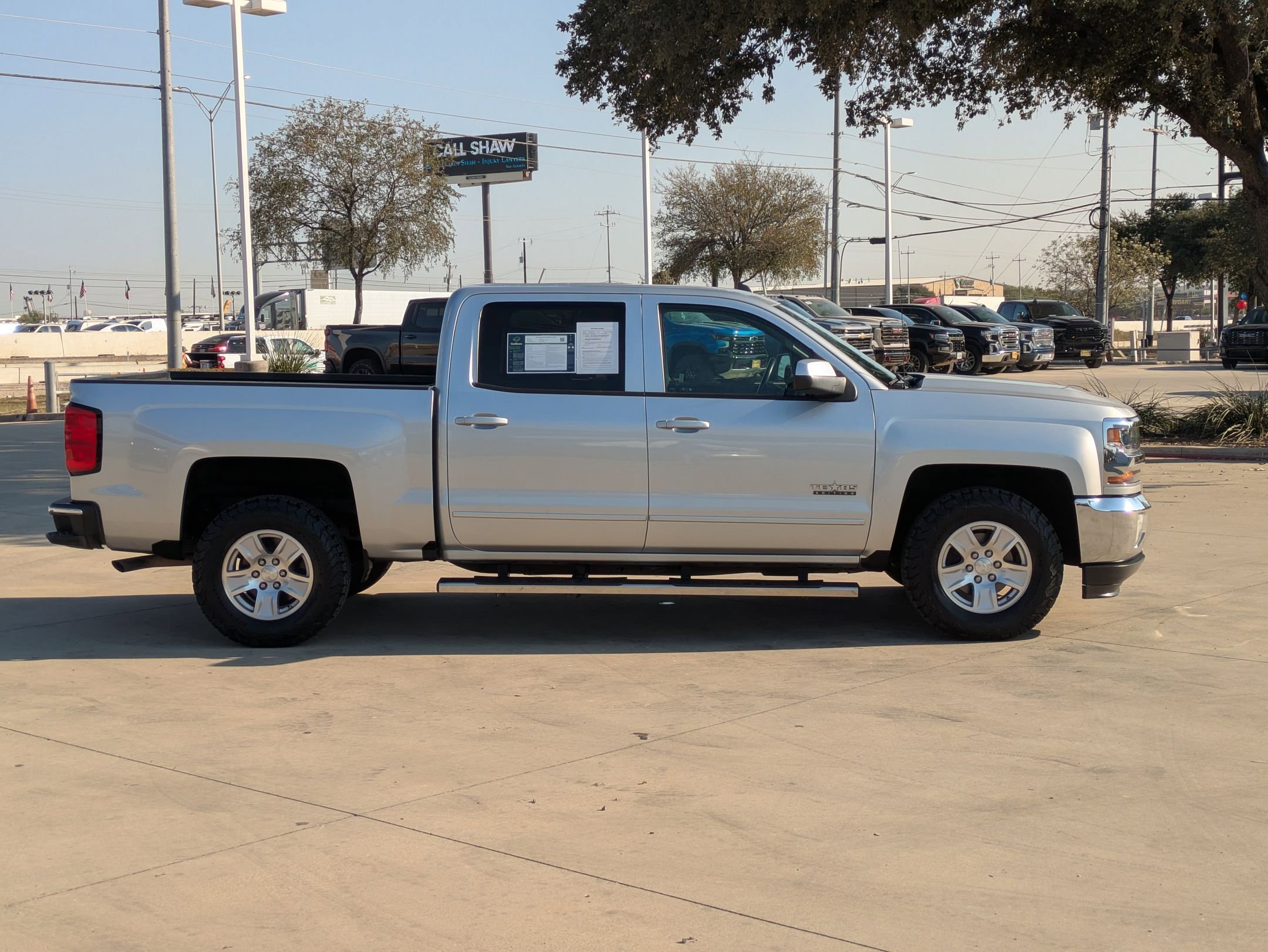 2018 Chevrolet Silverado 1500 LT photo 2