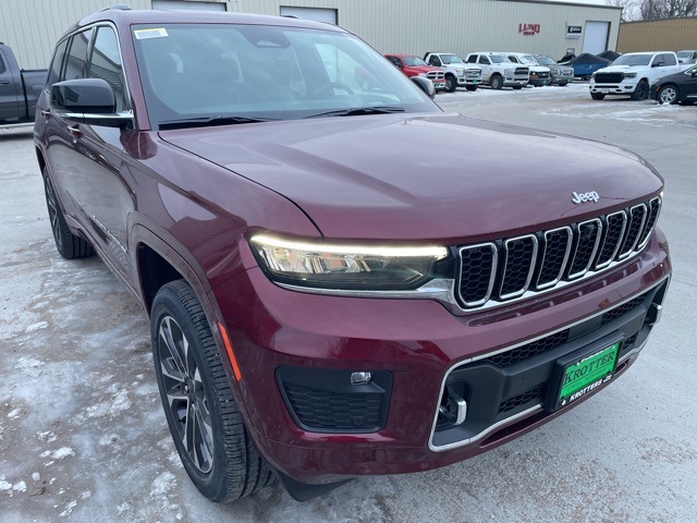 2025 Jeep Grand Cherokee Overland photo 2