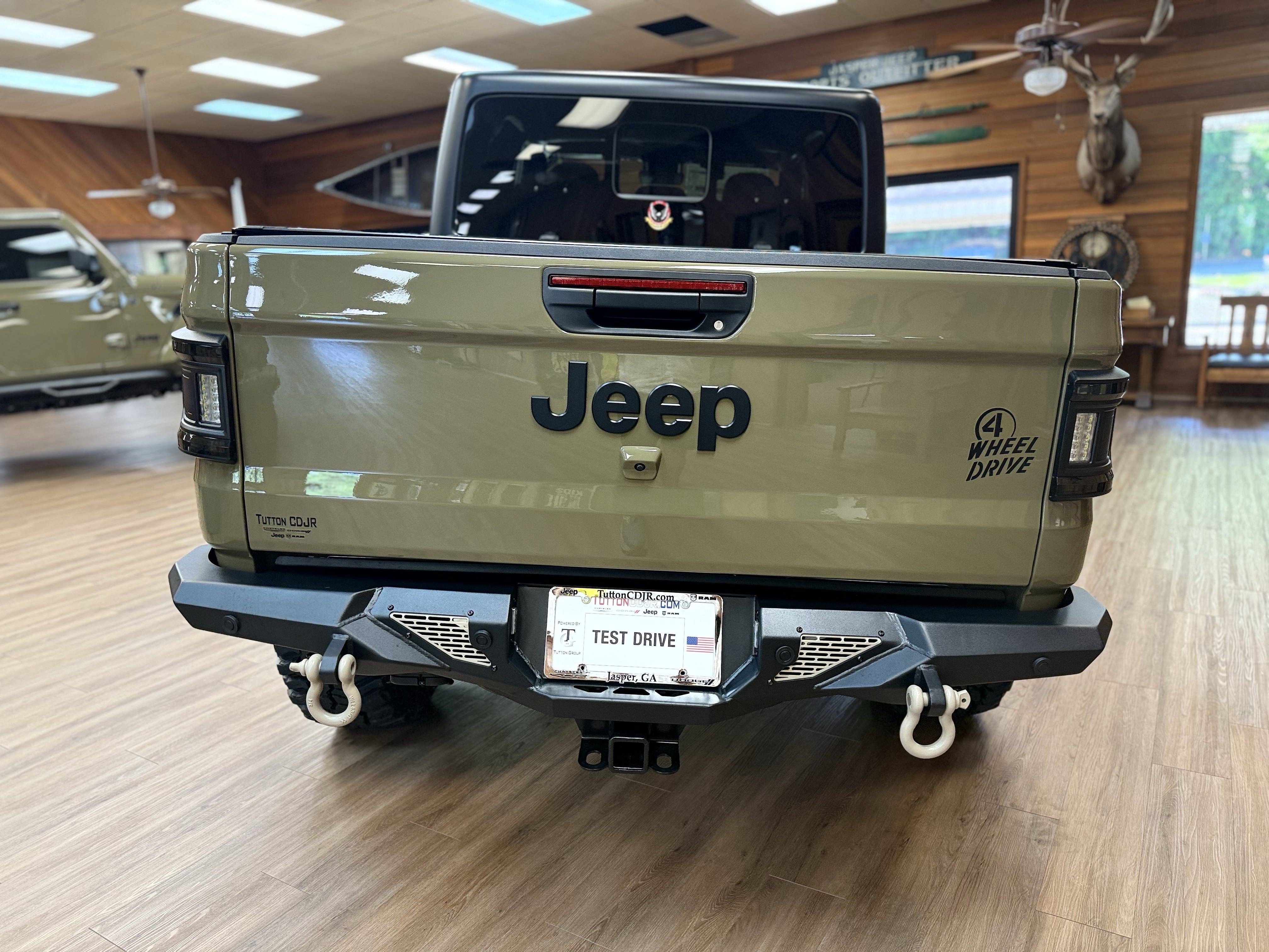 2025 Jeep Gladiator Willys photo 2