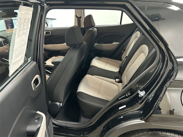 2025 Hyundai Venue SEL photo 35