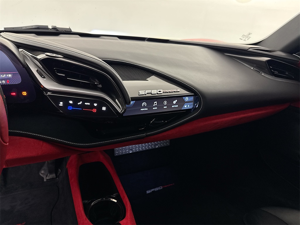 2022 Ferrari SF90 Stradale Base photo 18
