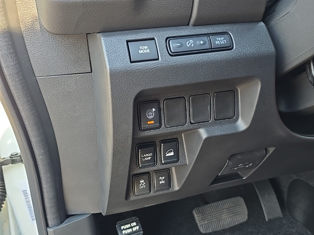 2025 Nissan Frontier Crew Cab PRO-4X photo 9