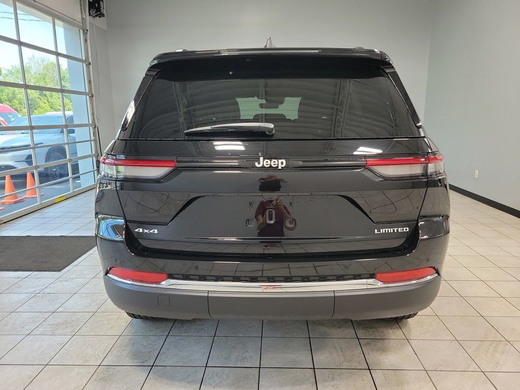 2025 Jeep Grand Cherokee Limited photo 4