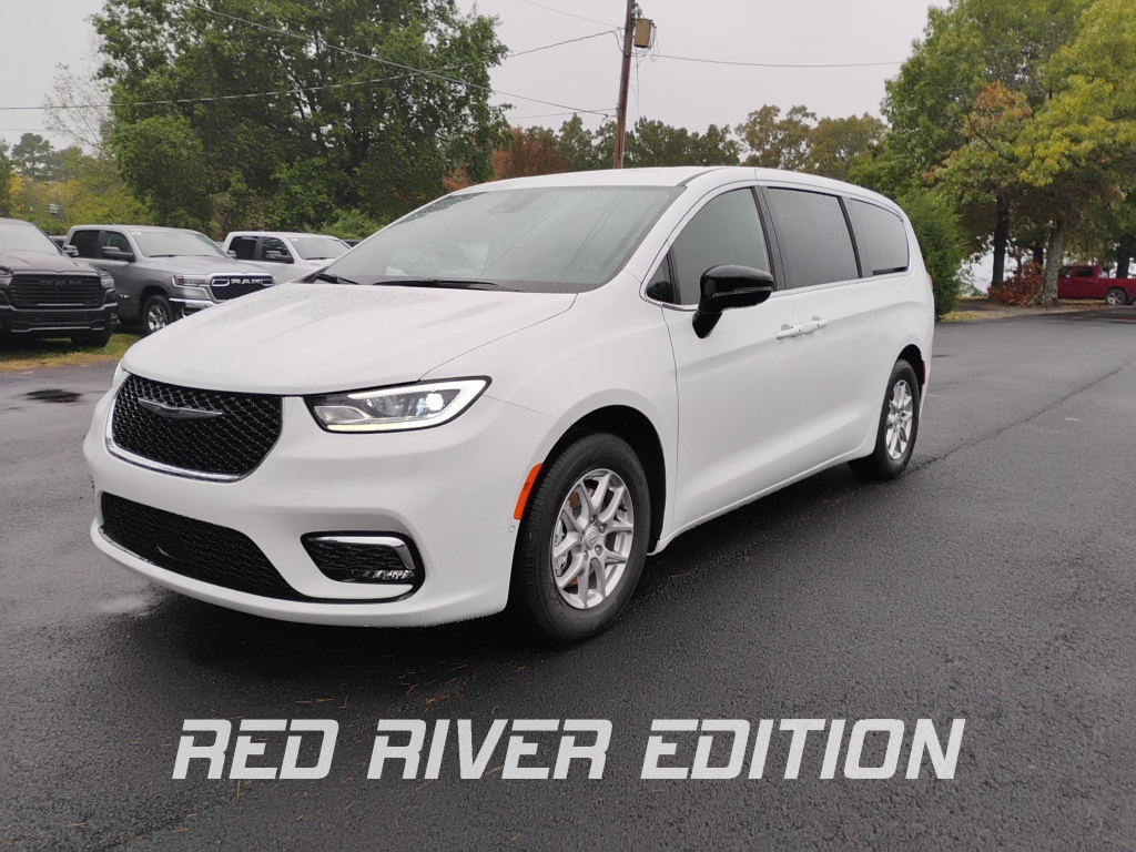 2026 Chrysler Pacifica Select's photo