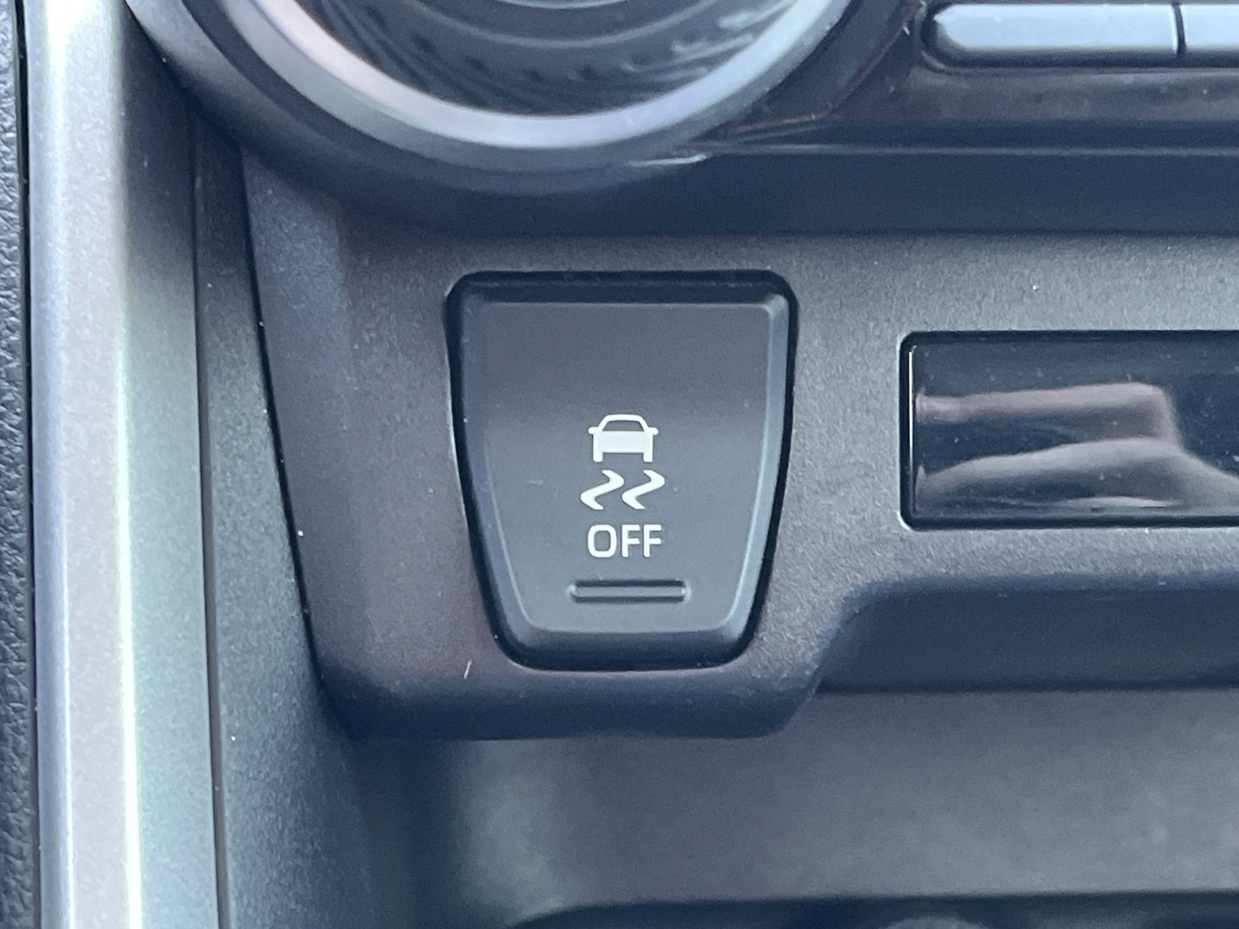 2021 Toyota RAV4 LE photo 3