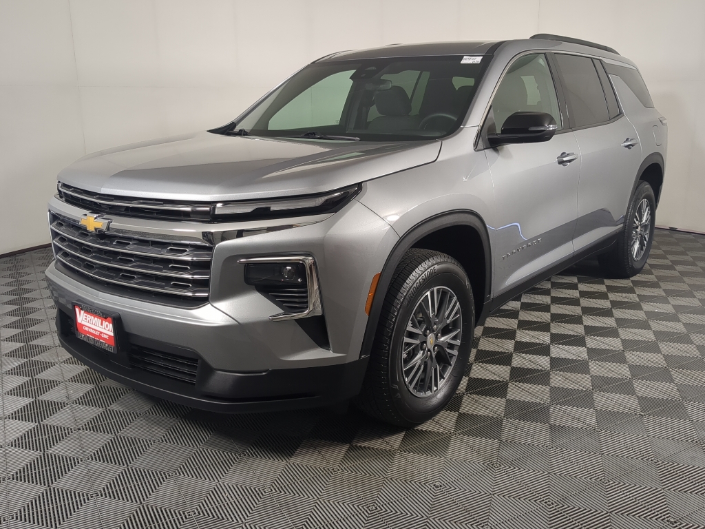 2025 Chevrolet Traverse photo 3