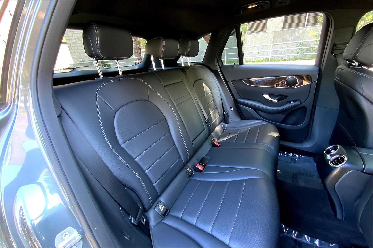 2018 Mercedes Benz GL 300 photo 18