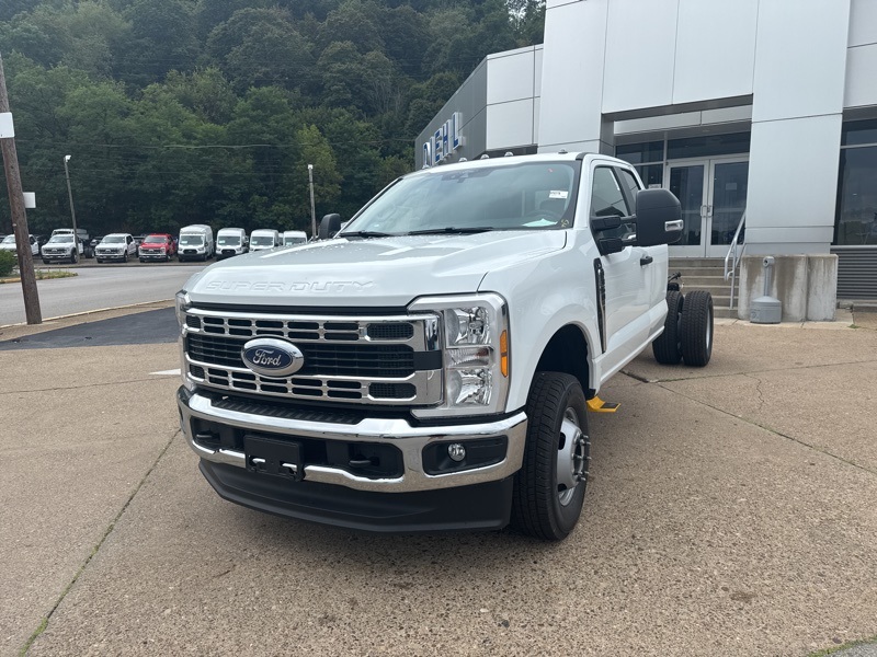 2025 Ford F-350 XL photo 3