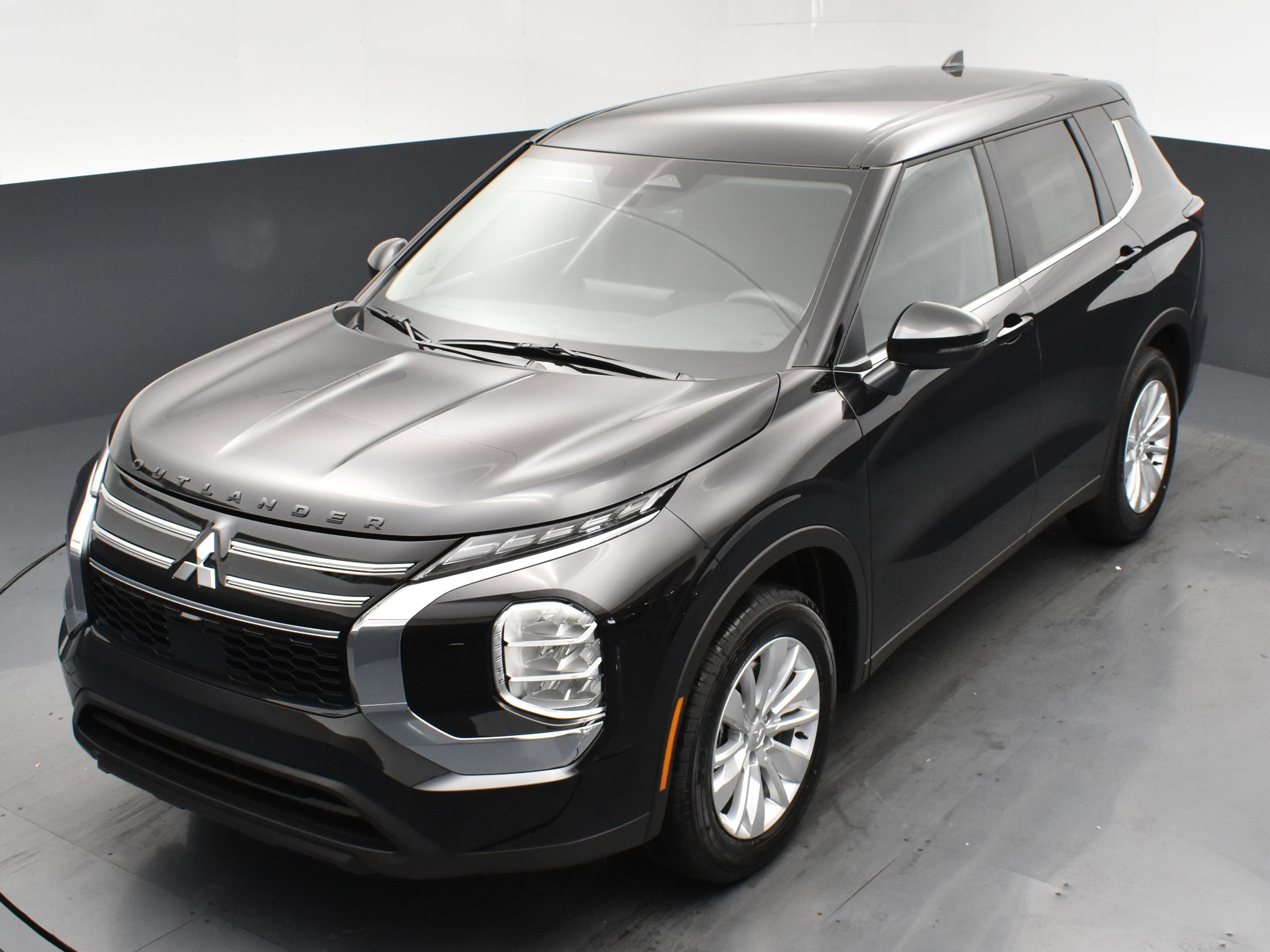 2025 Mitsubishi Outlander ES photo 20