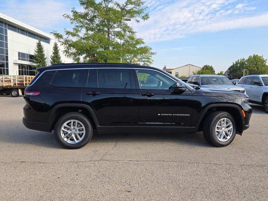 2025 Jeep Grand Cherokee Laredo photo 6