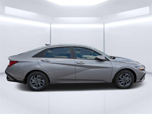 2025 Hyundai Elantra Hybrid Blue photo 2