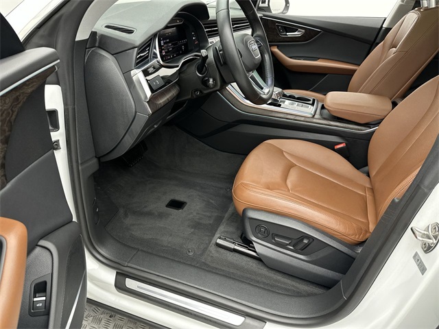 2022 Audi Q8 55 Premium Plus photo 3