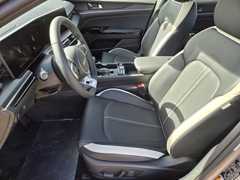 2025 Kia K5 GT-Line photo 6