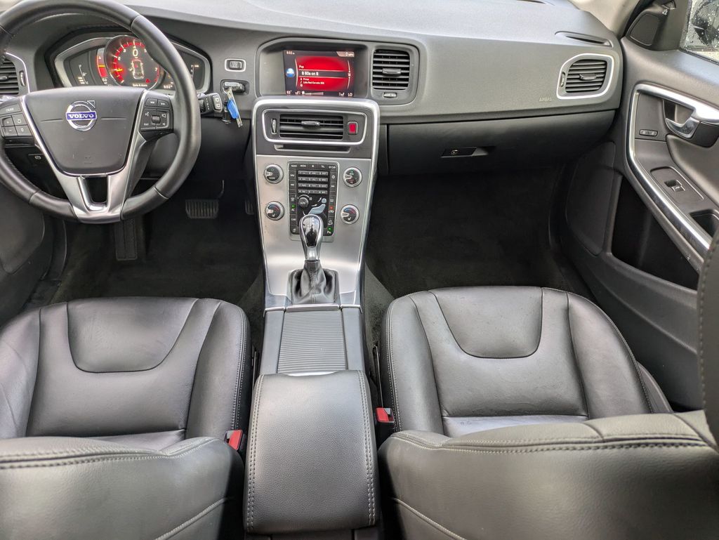 2018 Volvo V60 Cross Country T5 photo 23