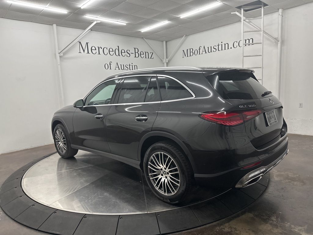 2026 Mercedes Benz GLC 300 photo 5