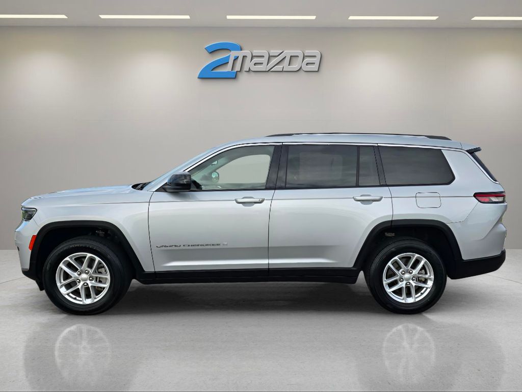 2023 Jeep Grand Cherokee Laredo photo 2