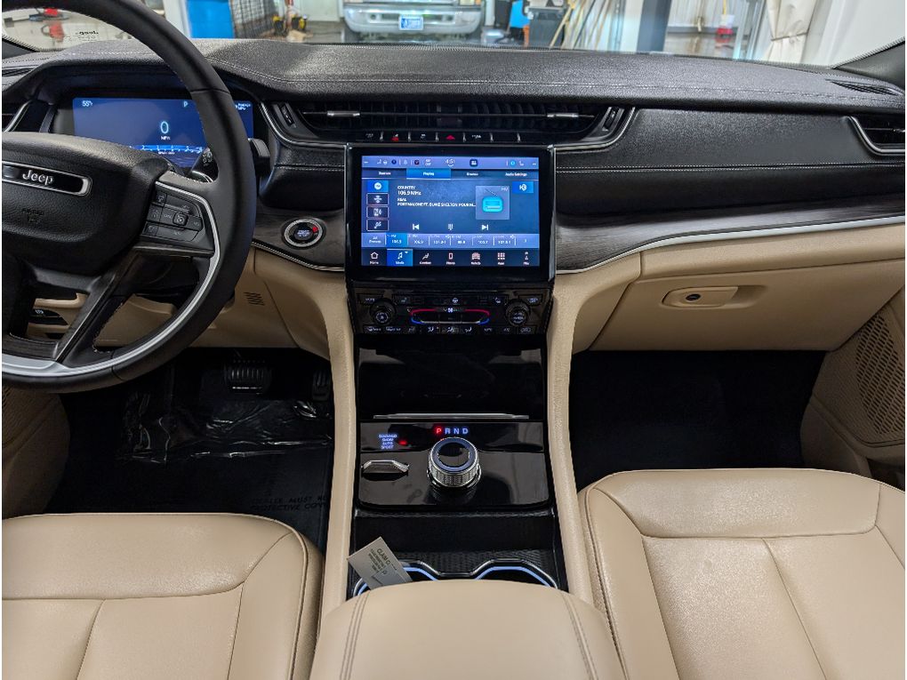 2024 Jeep Grand Cherokee Limited photo 11