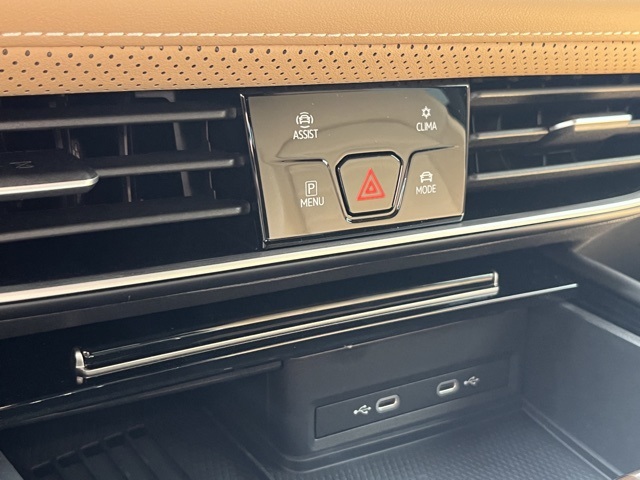 2025 Volkswagen Atlas Cross Sport SEL R-Line photo 39