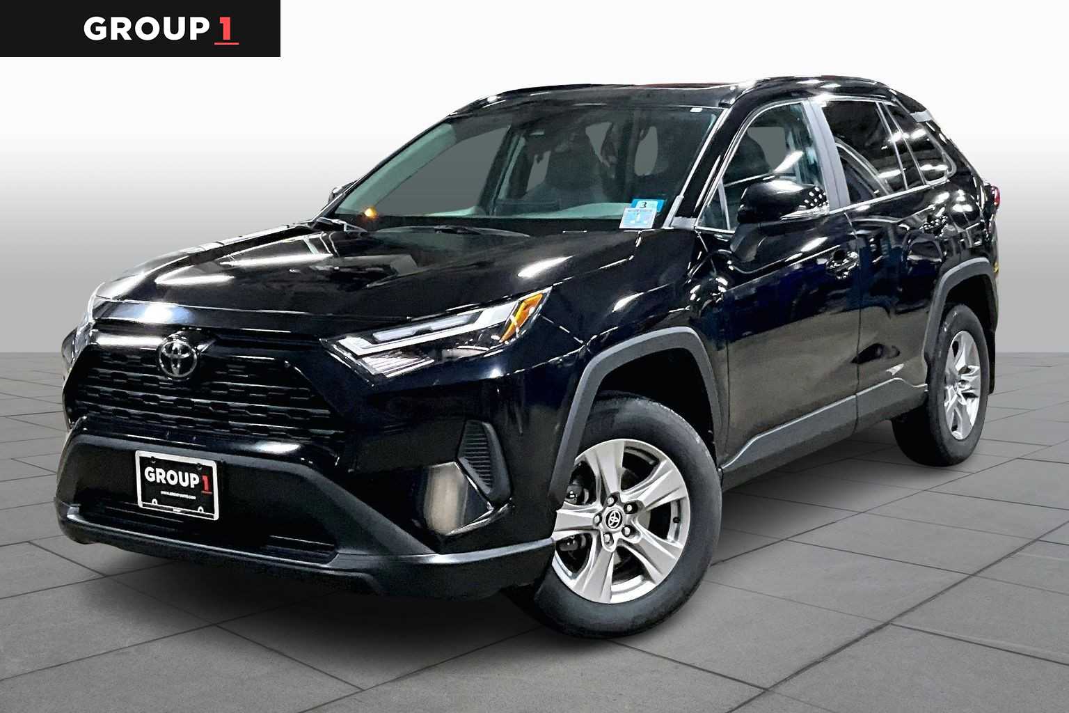 2024 Toyota RAV4 XLE's photo