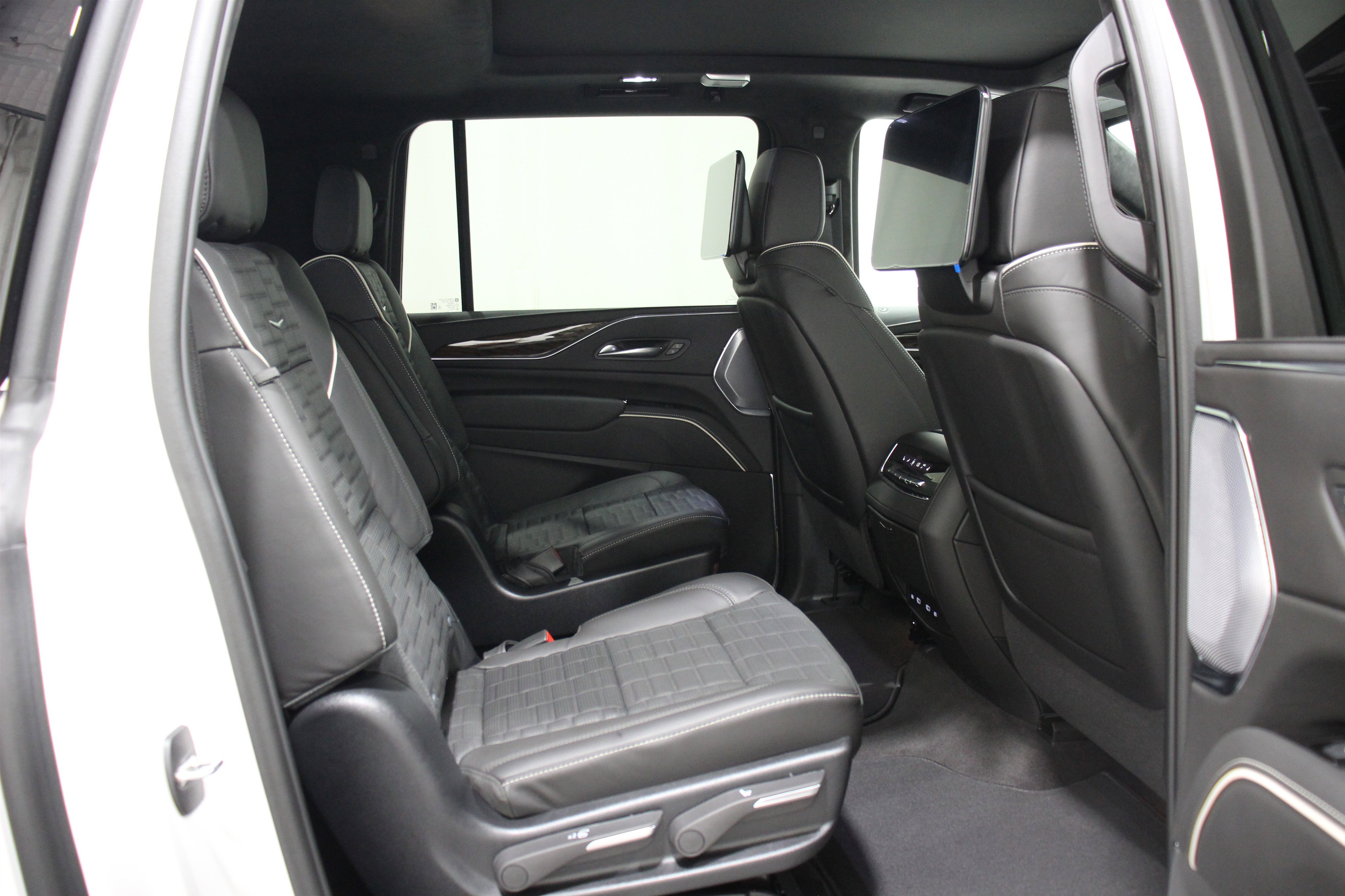2024 Cadillac Escalade ESV Sport Platinum photo 22