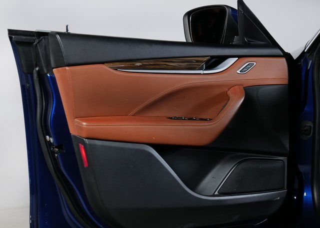 2017 Maserati Levante Base photo 18