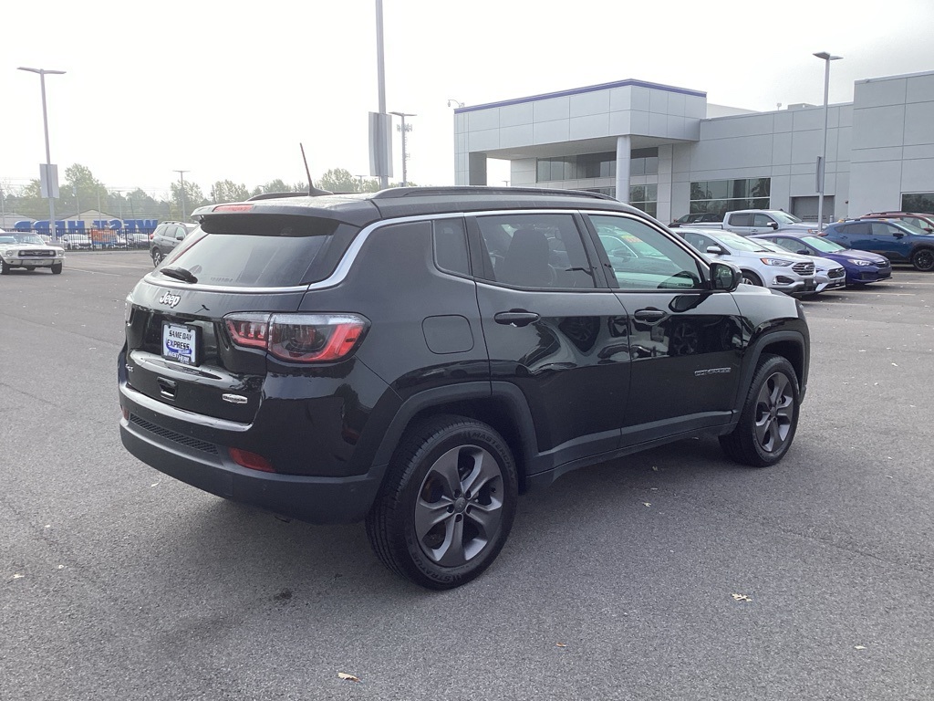 2022 Jeep Compass Latitude Lux photo 3