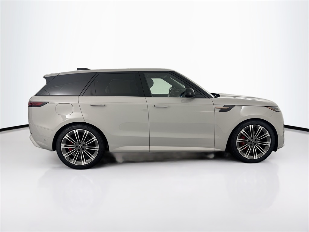 2025 Land Rover Range Rover Sport SE photo 2