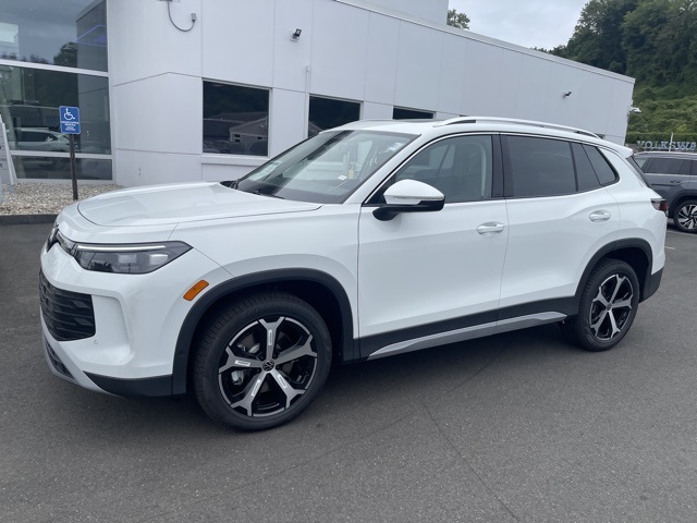 2025 Volkswagen Tiguan SE photo 2