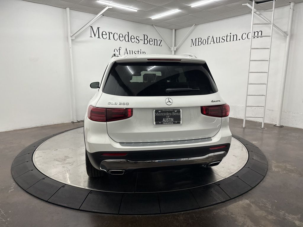 2026 Mercedes Benz GLB 250 4MATIC photo 3