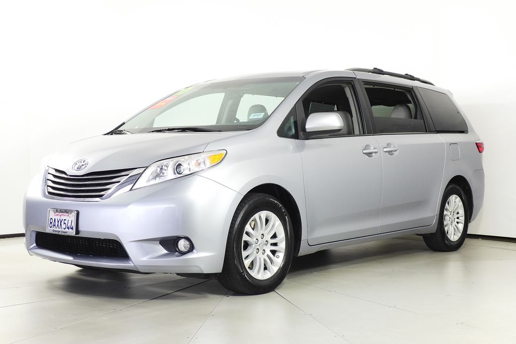 Used 2017 Toyota Sienna XLE with VIN 5TDYZ3DC1HS886112 for sale in Santa Ana, CA