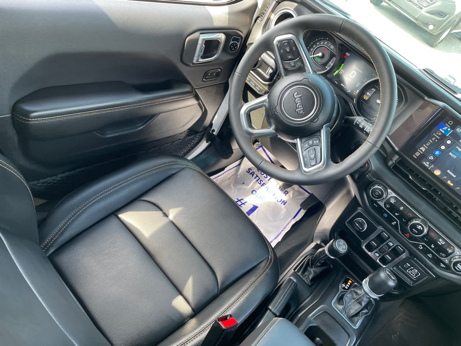 2024 Jeep Wrangler 4xe Sahara photo 14