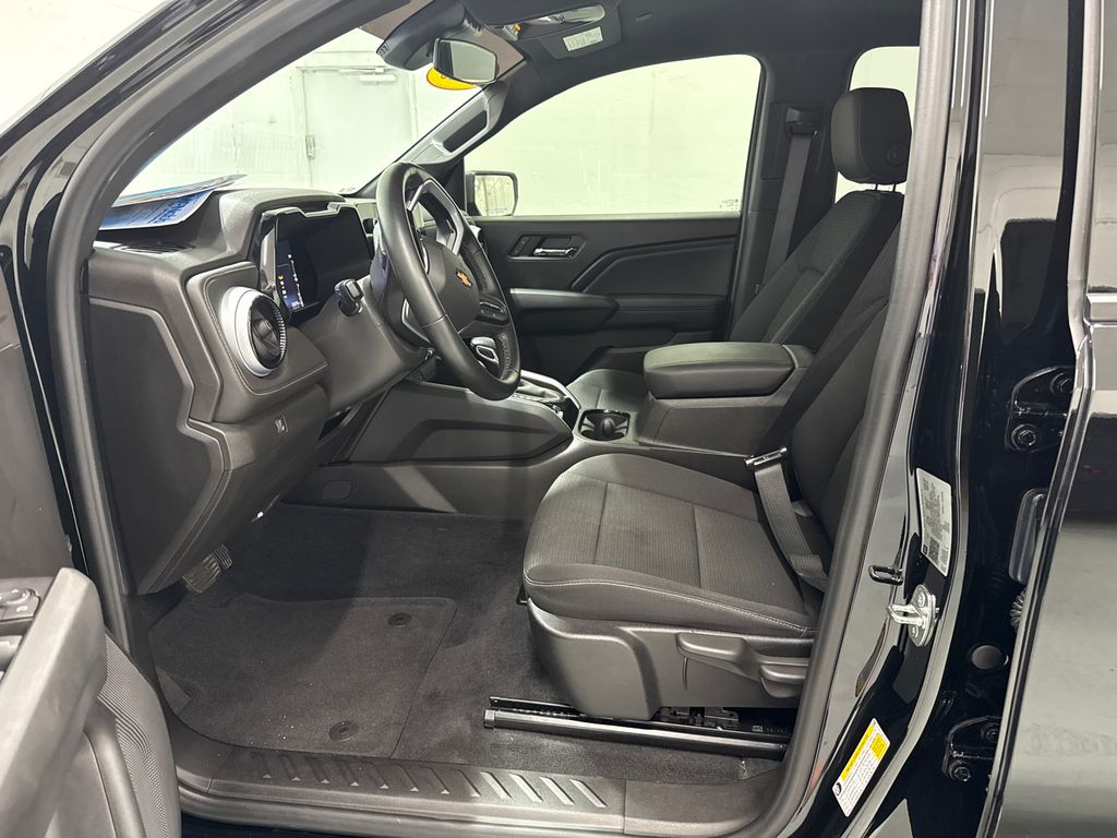 2023 Chevrolet Colorado LT photo 12