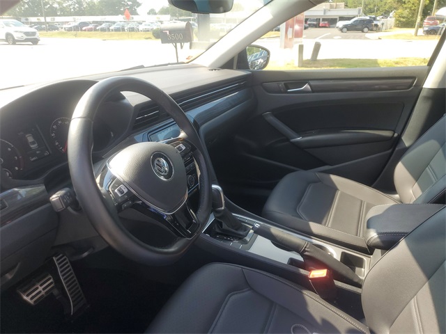 2020 Volkswagen Passat 2.0T R-Line photo 17