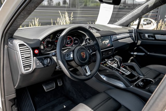 2023 Porsche Cayenne Coupe Turbo photo 4