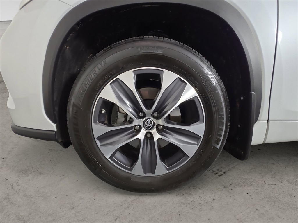 2022 Toyota Highlander XLE photo 14