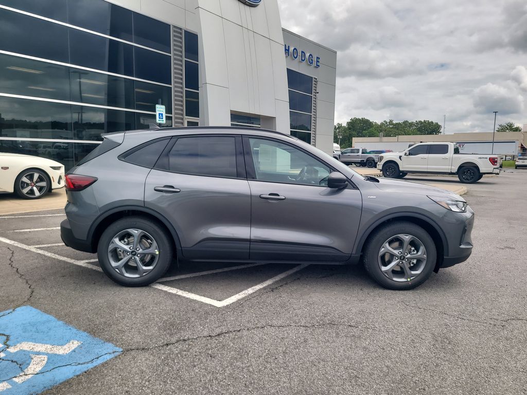 2025 Ford Escape ST-Line photo 2