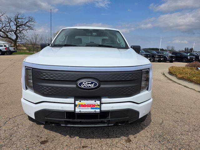 2025 Ford F-150 Lightning photo 3