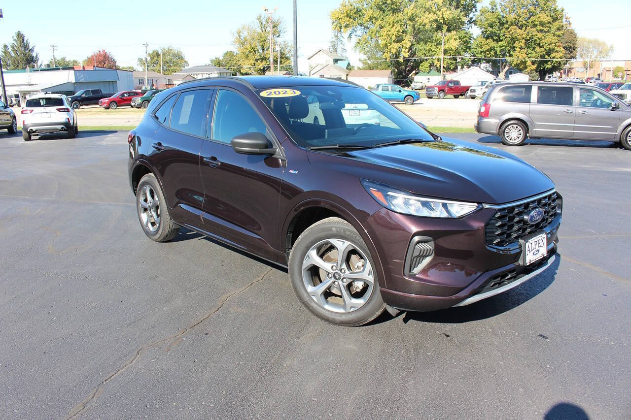 2023 Ford Escape ST-Line photo 3