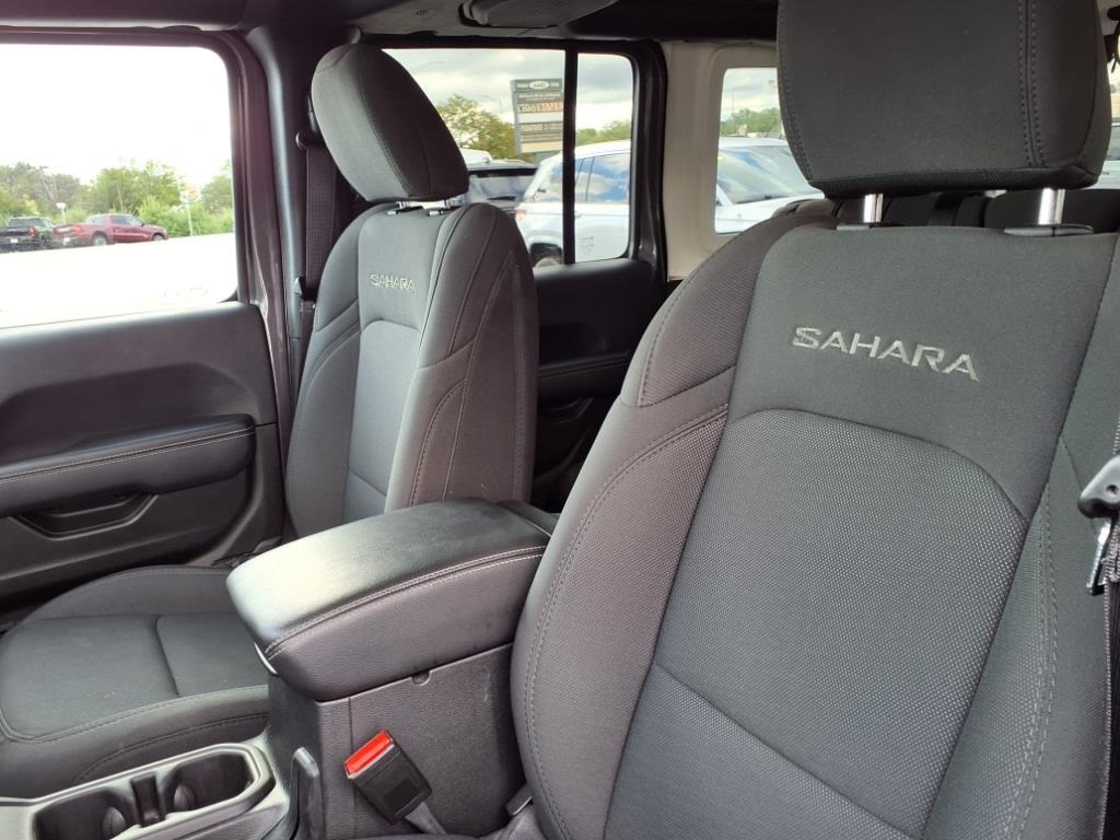 2023 Jeep Wrangler Sahara photo 9