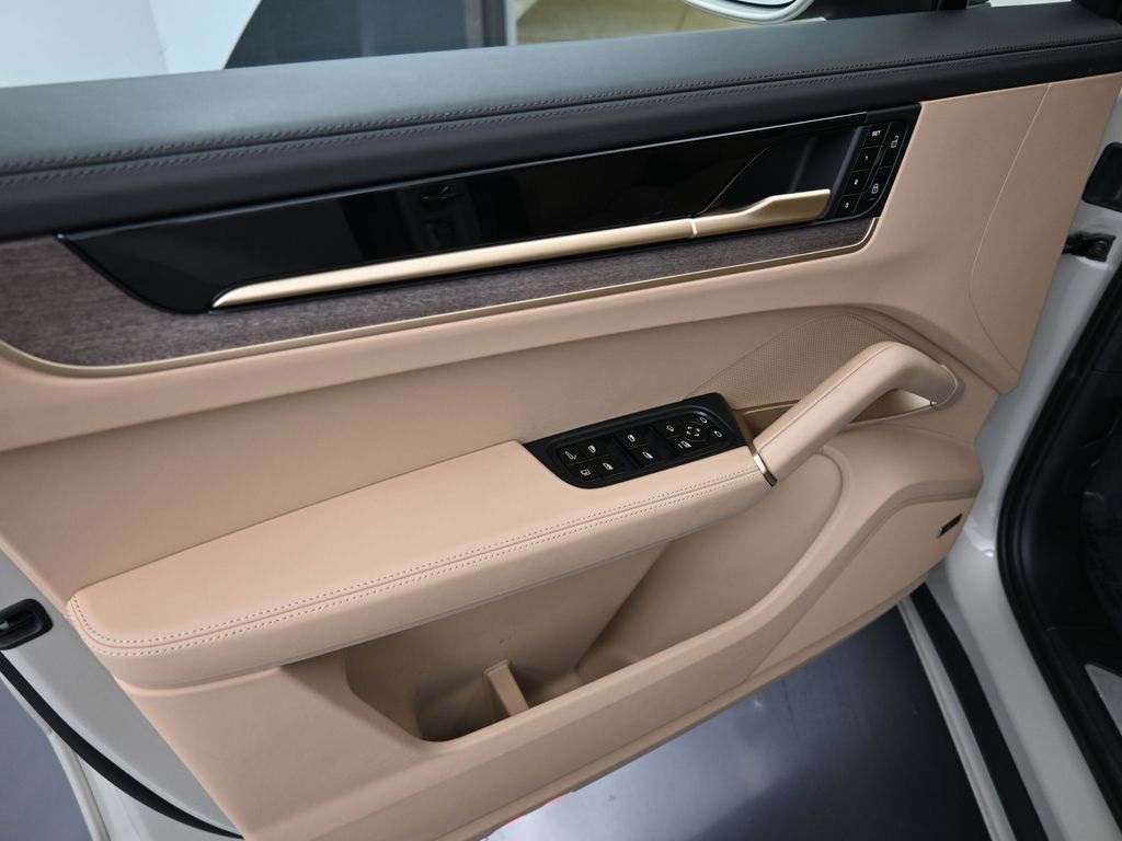 2025 Porsche Cayenne E-Hybrid S photo 20
