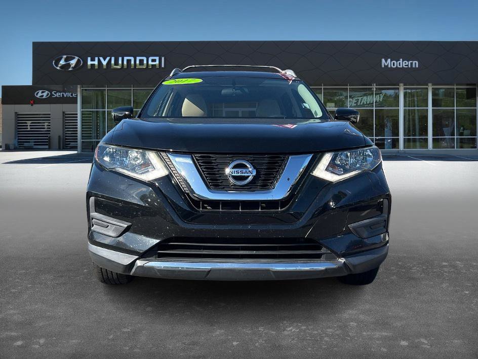 2017 Nissan Rogue SV photo 2