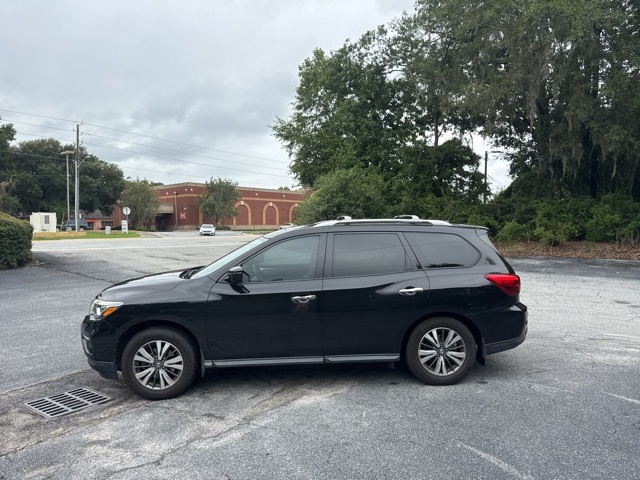 2017 Nissan Pathfinder SL photo 3