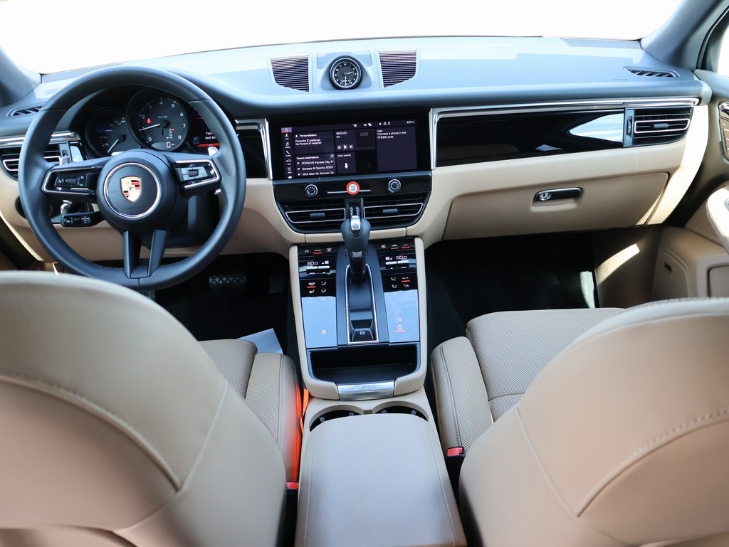 2025 Porsche Macan T photo 17