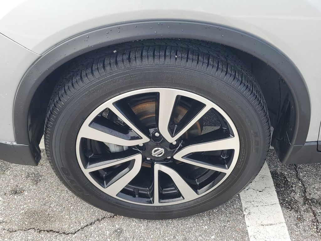 2019 Nissan Rogue SL photo 17