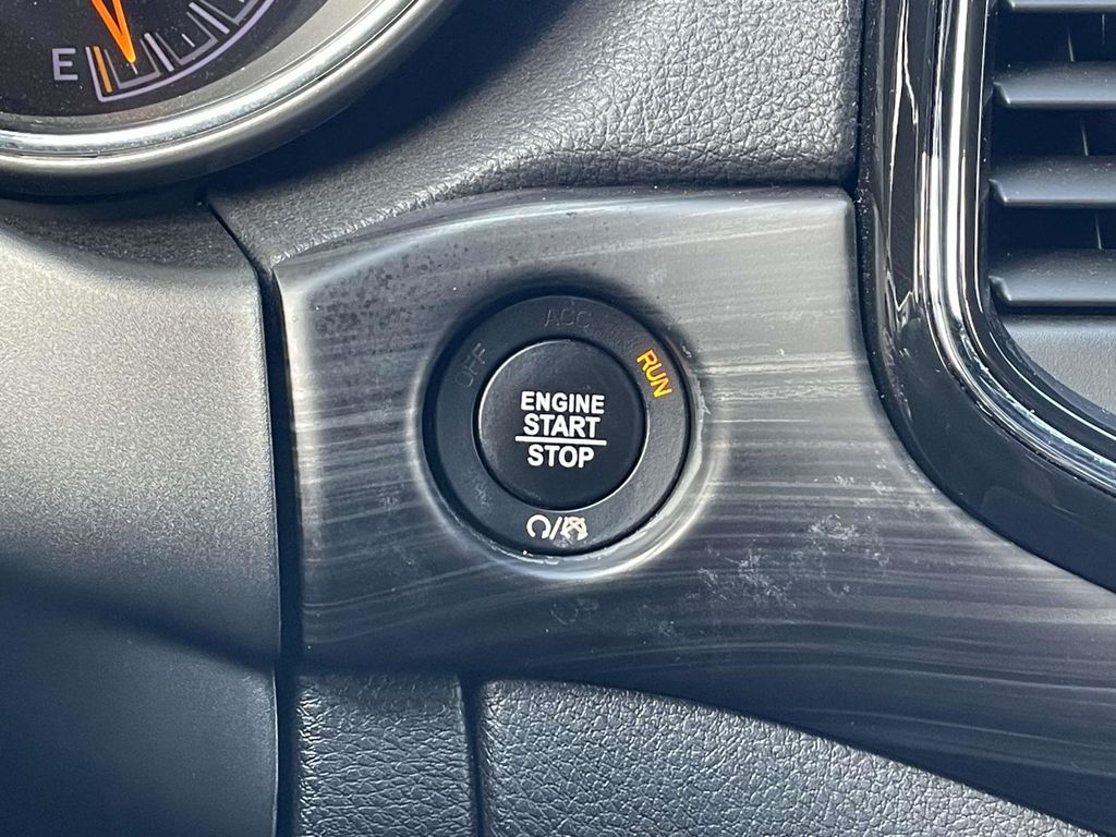 2021 Jeep Grand Cherokee Laredo X photo 28
