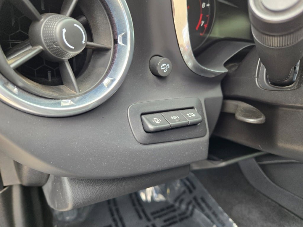2016 Chevrolet Camaro 2SS photo 23